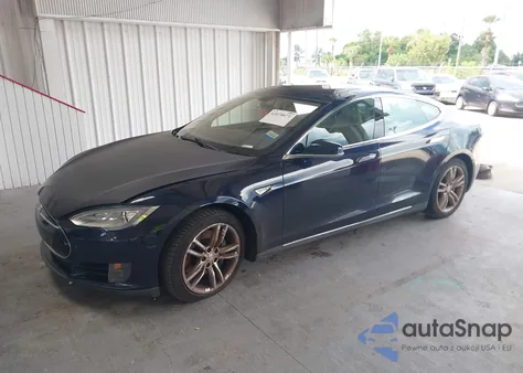 2013 Tesla Model S z USA, uszkodzony, nr VIN 5YJSA1AC8DFP10114